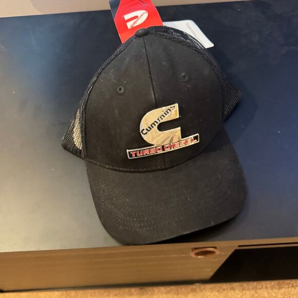 Cummins Cap- Hat Trucker Snapback- New with tags-CMN35191-metal logo - Picture 1 of 3